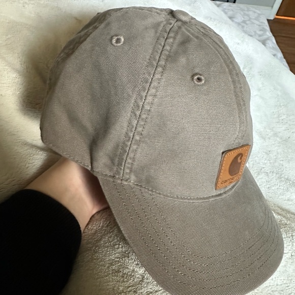 Carhartt woman gray hat, great condition used maybe ones - Picture 4 of 4